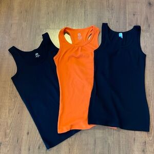 ❤️ 2 for $20 ❤️ Set of three fall colored tanks.